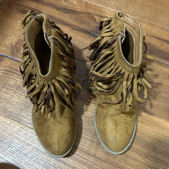 Soda 6.5 fringe boot - Picture 1 of 3